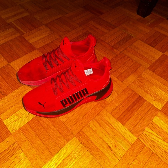 Red puma shoes - Picture 1 of 2